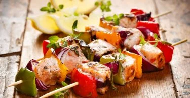 spiedini-salmone-verdure